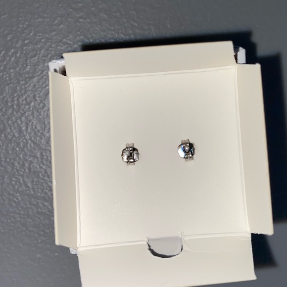 Stud Earrings 💎 - Picture 3 of 3